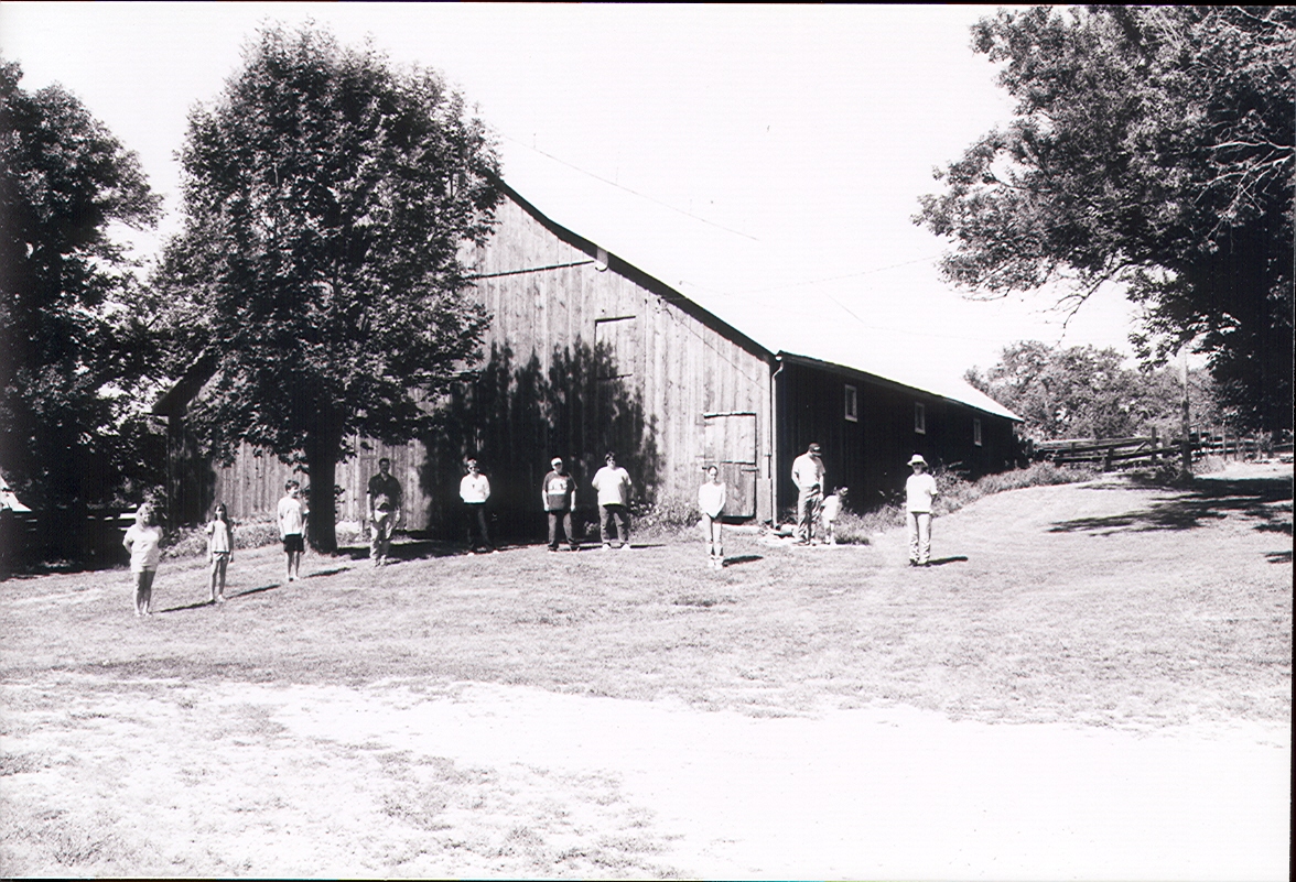 barn w family